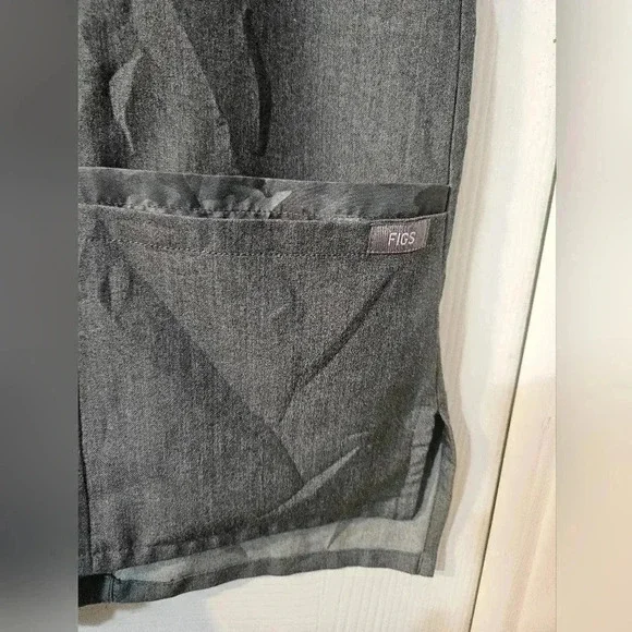 FIGS Gaya Graphite Gray  Scrub Top - Picture 2 of 7